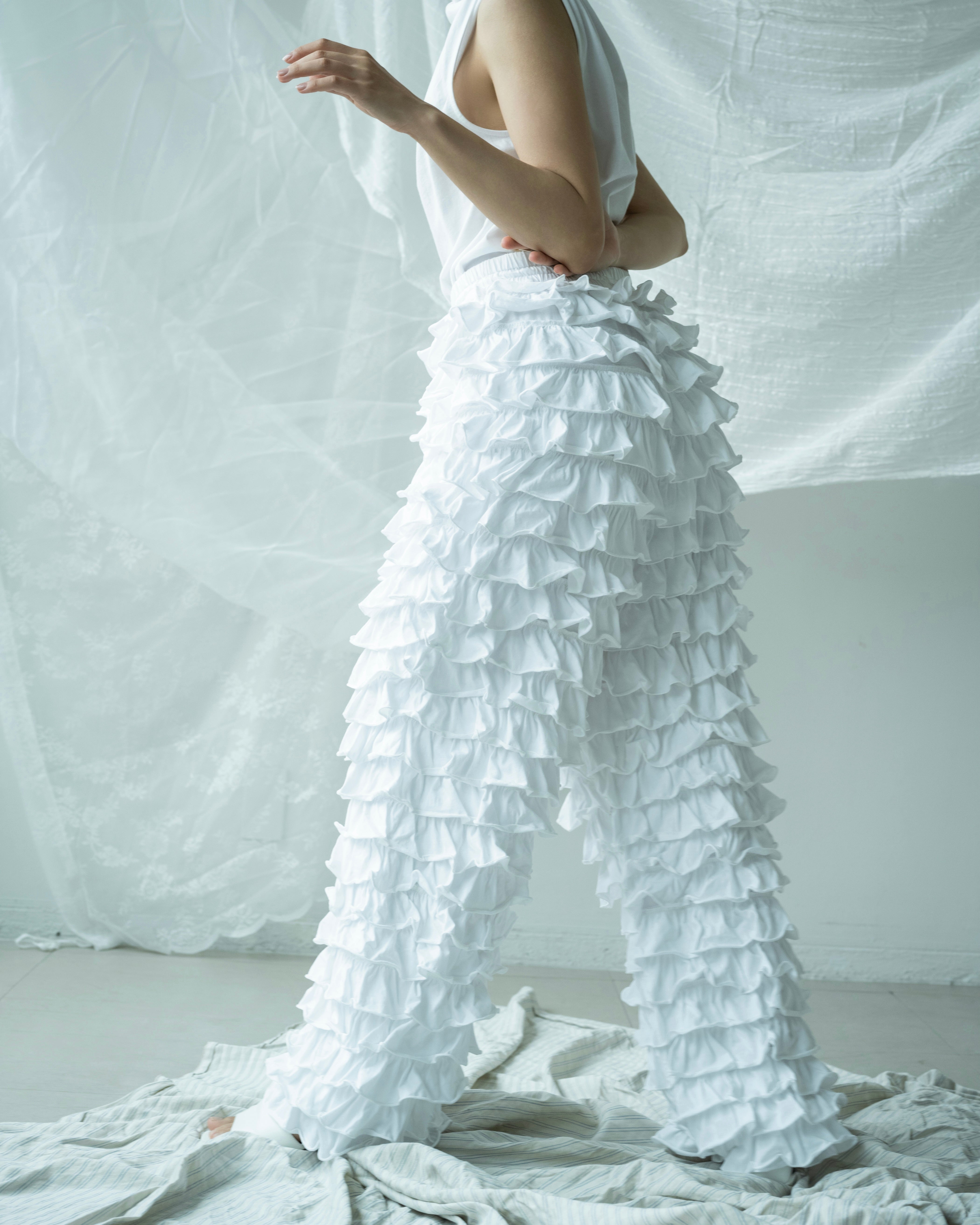 FRILL CUTSAW LONGPANTS